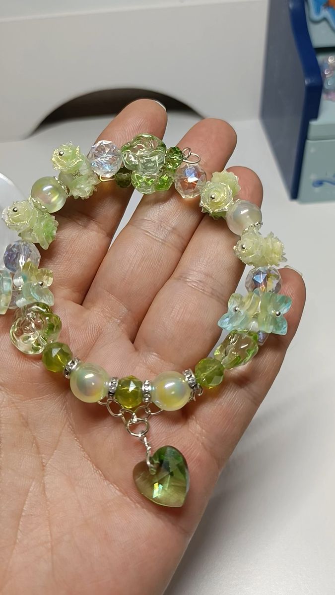 【グラマラスサイズ】ハンドメイド ブレスレット グリーン ビーズ クリスタル ハートチャーム〈G07〉