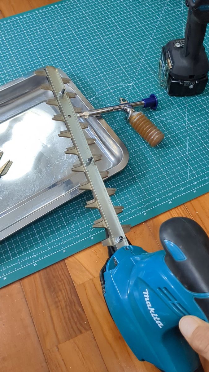 【ジャンク出品】マキタ MUM168D 芝生バリカン 生垣バリカン 18V