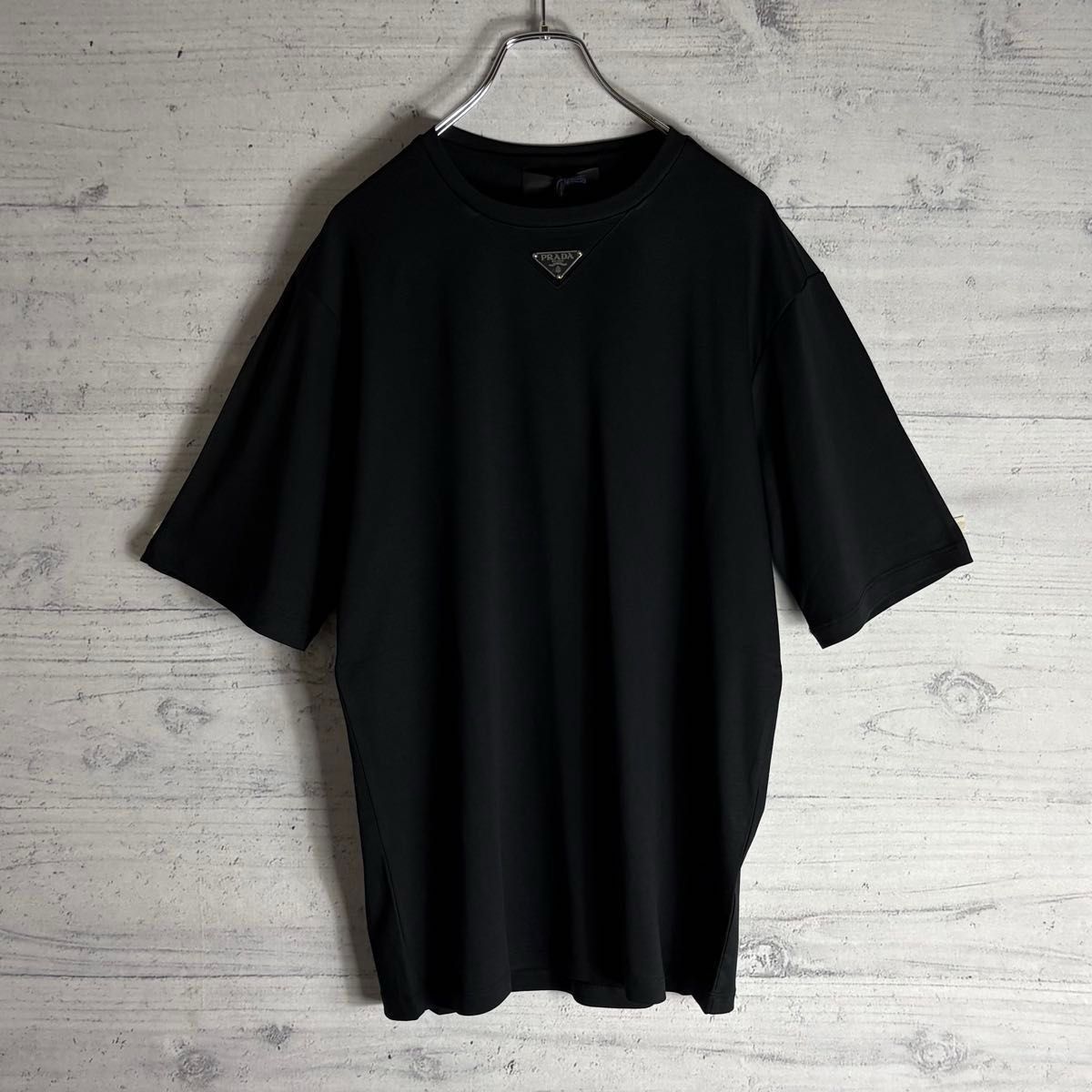 美品✨24SS プラダ 三角プレート Tシャツ Mサイズ 超絶人気 未使用タグ付 PRADA 三角プレート Tシャツ L 即完売