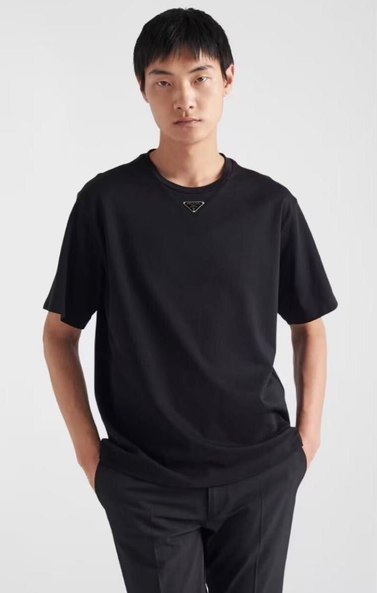 PRADA 黒 半袖Tシャツ 超絶人気 未使用タグ付 PRADA 三角プレート Tシャツ L 即完売