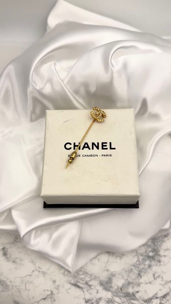 CHANEL シャネル ピンブローチ ココマーク ラインストーン ゴールド 箱付