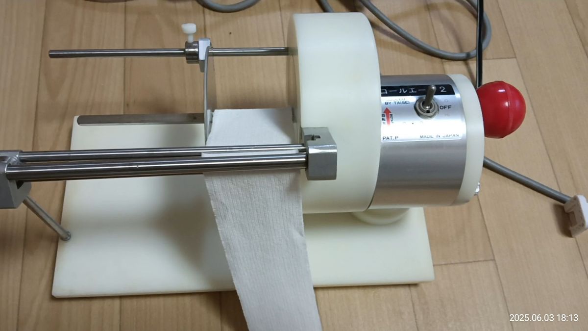 【美品 洗濯したばかりの濡れた包帯もさらしも皺を伸ばしながら綺麗に巻ける!】電動包帯巻き器 ロールエース2
