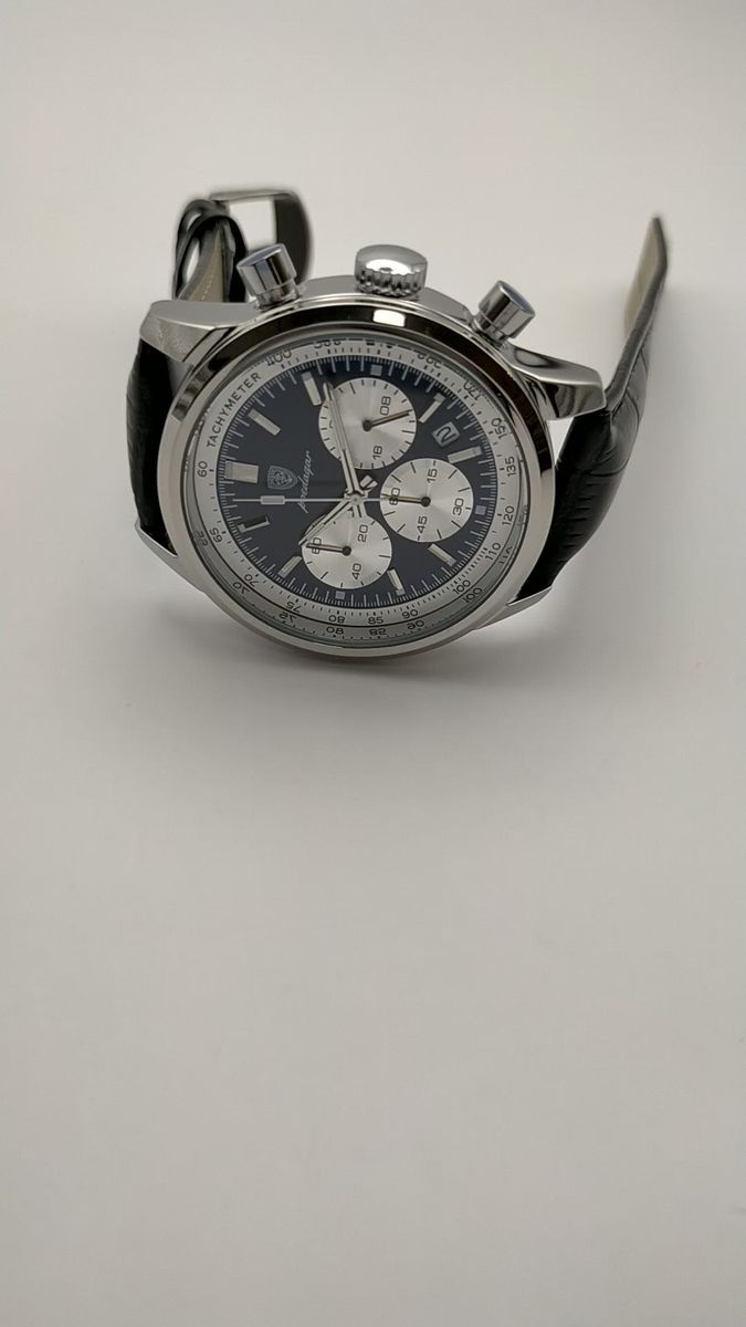 大人に相応しい質感と機能を堅持【実働クロノグラフ搭載/新品】24時間計 日付 クォーツ パンダ サファイアブルー文字盤/ブラック革