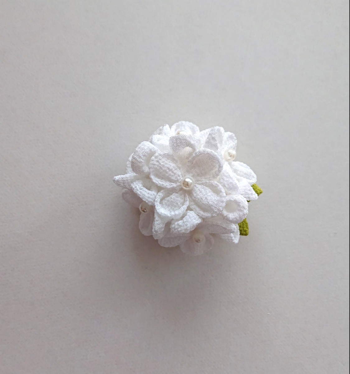 Paypayフリマ つまみ細工紫陽花 白 ブローチ 髪飾り Paypayフリマ つまみ細工紫陽花 白 ブローチ 髪飾り