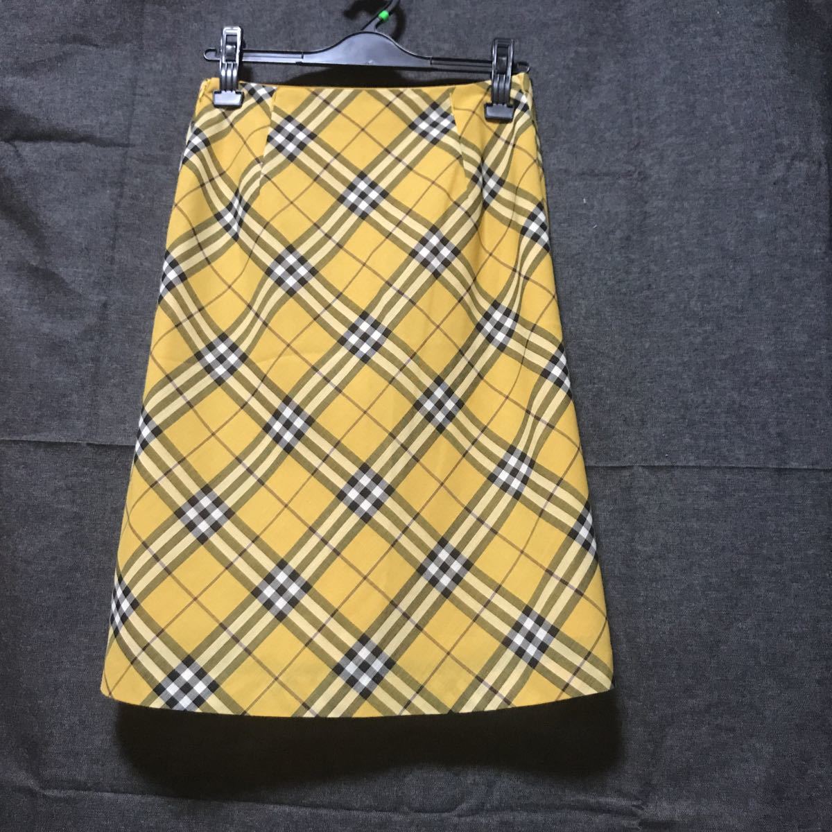  beautiful goods rare Burberry Blue Label check skirt 36.