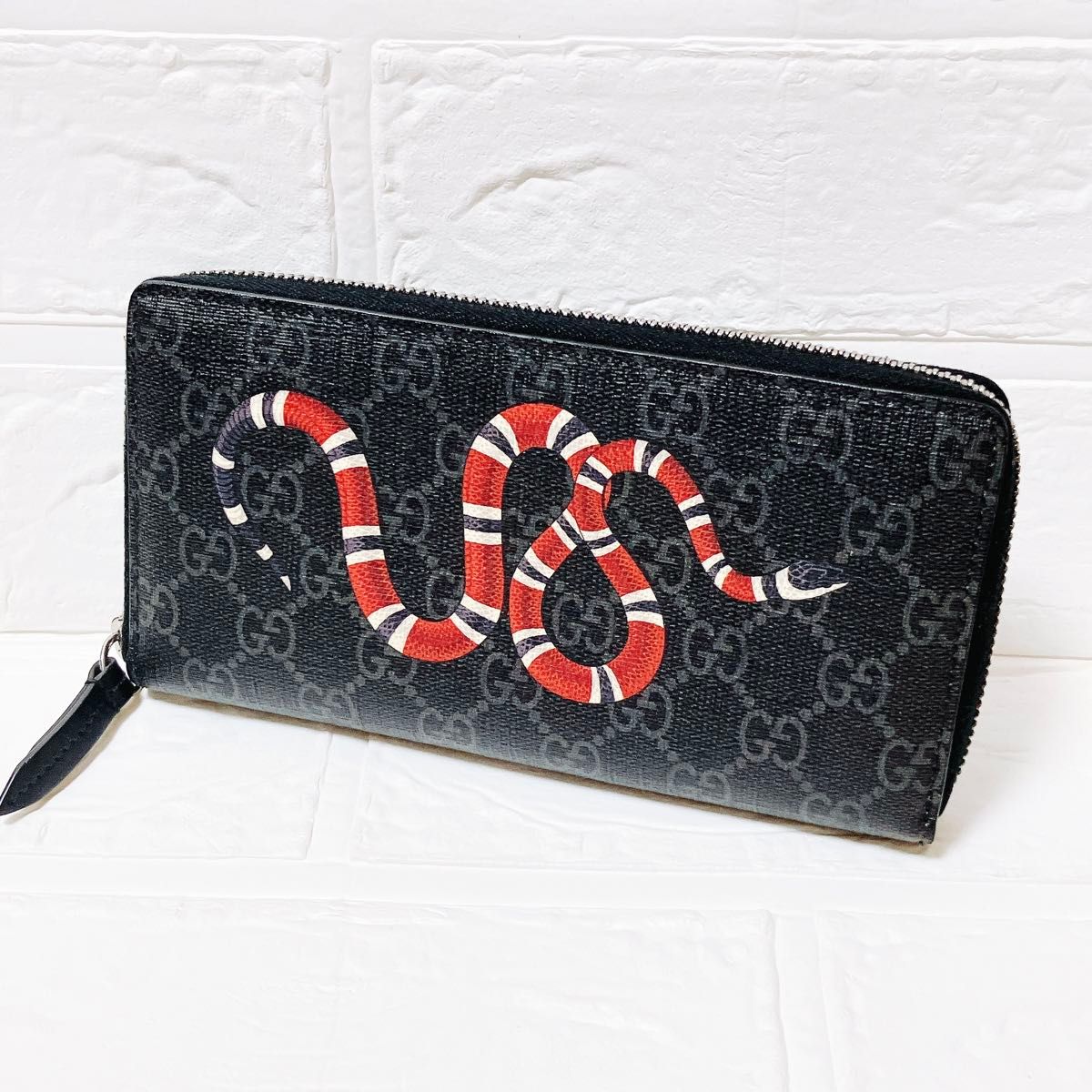 ✨美品 超人気モデル✨ グッチ 長財布 スネーク ggスプリーム 黒色 レザー グッチ GUCCI GG スプリーム ラウンド 長財布 ブラック ON378