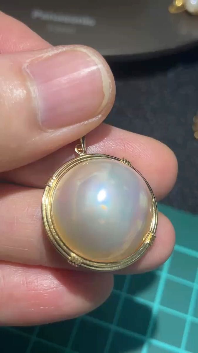 マベパールペンダントトップだけ、大きめ、マベパール直径19mm以上18k、刻印あり、鑑定書付き、凄い綺麗です