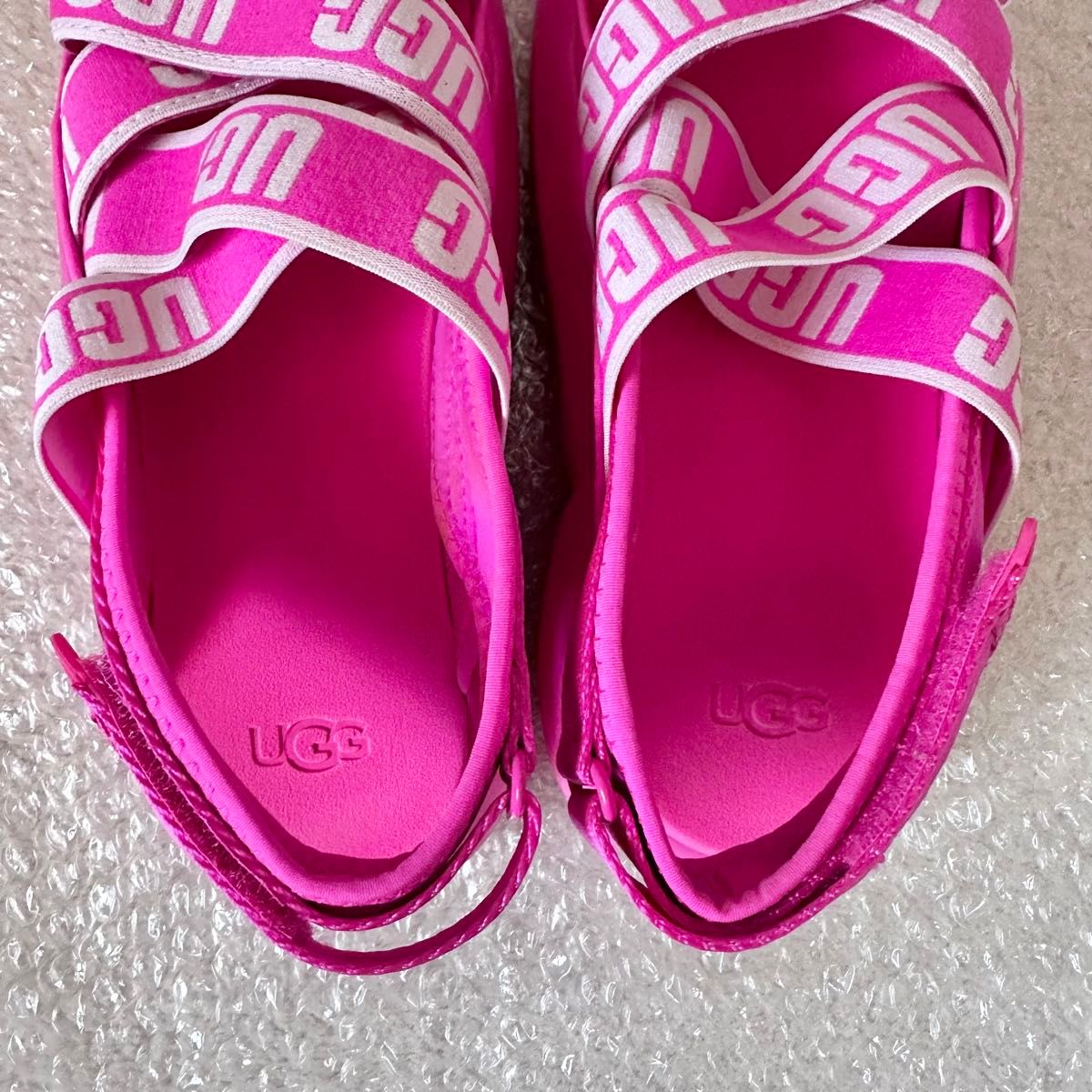☆セール☆UGG Cloud サンダル♪ 濃Pink 一点限り【希少 ピンク】UGG LA CLOUD SANDAL 厚底 サンダル