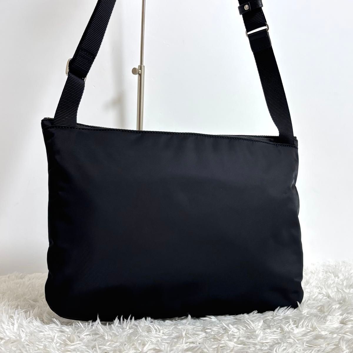 【極美品】agnes b. アニエスベー ナイロン ショルダーバッグ ブラック黒 極美品】 アニエスベー ショルダーバッグ クロスボディ ナイロン