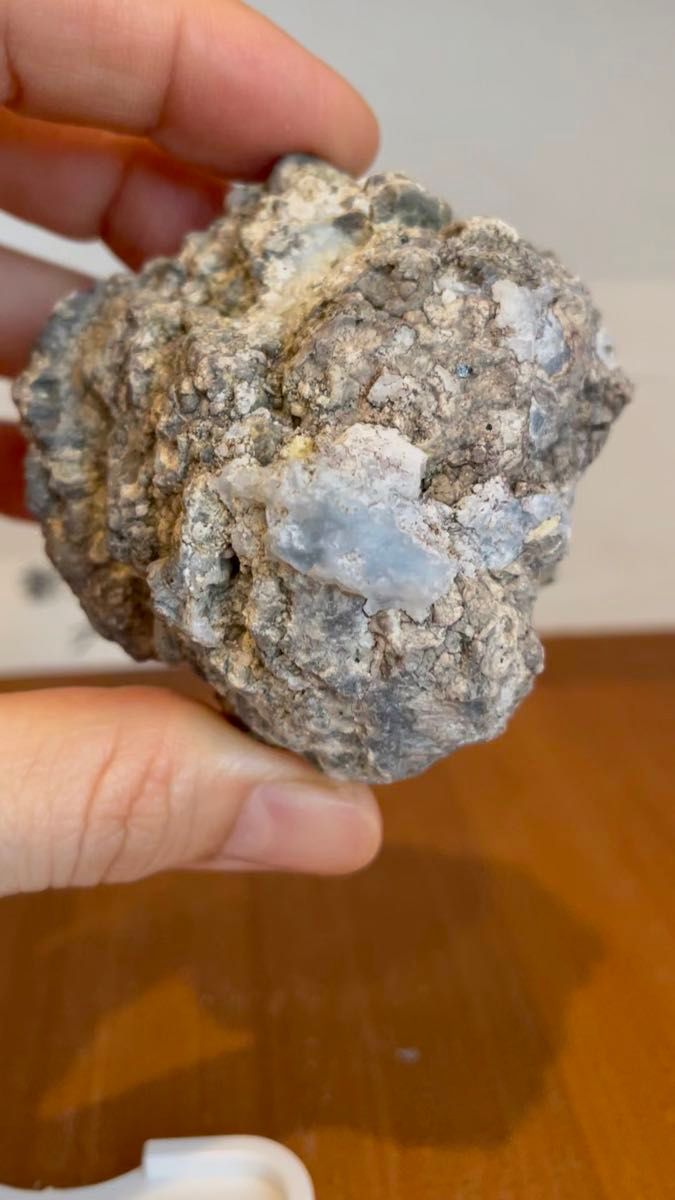 新潟県 津川産 国産鉱物 ブルーメノウ 瑪瑙 メノー 母岩付き 天然石 鑑賞石 約60 60 45mm 159g 原石 鉱物 置物