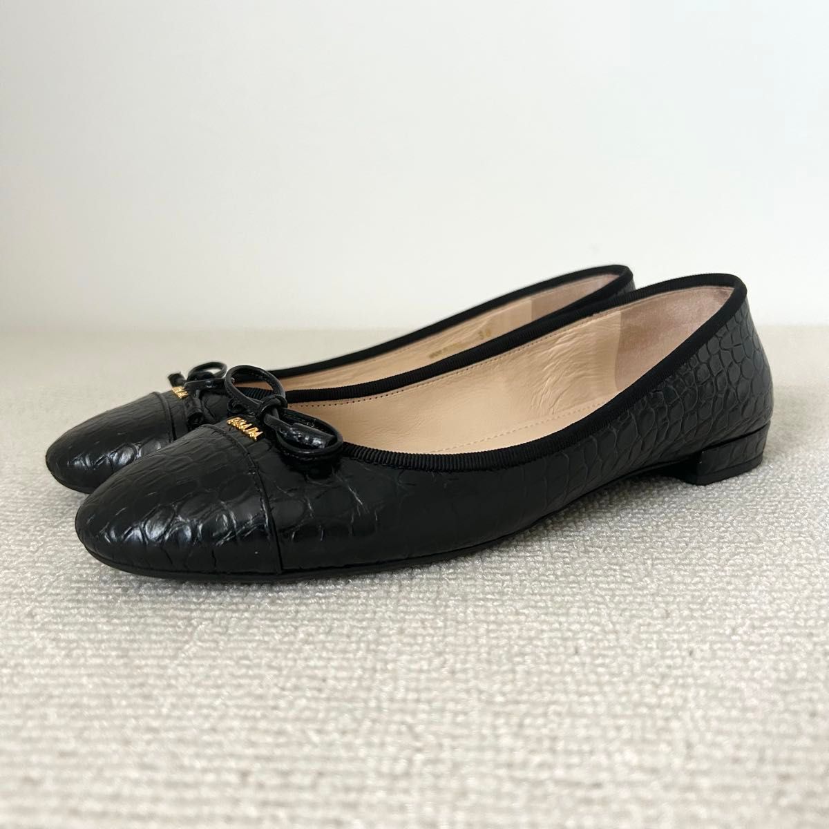 美品 プラダ フラットシューズ パンプス 黒 25cm 38 美品 PRADA プラダ フラットシューズ パンプス 黒 25cm 38