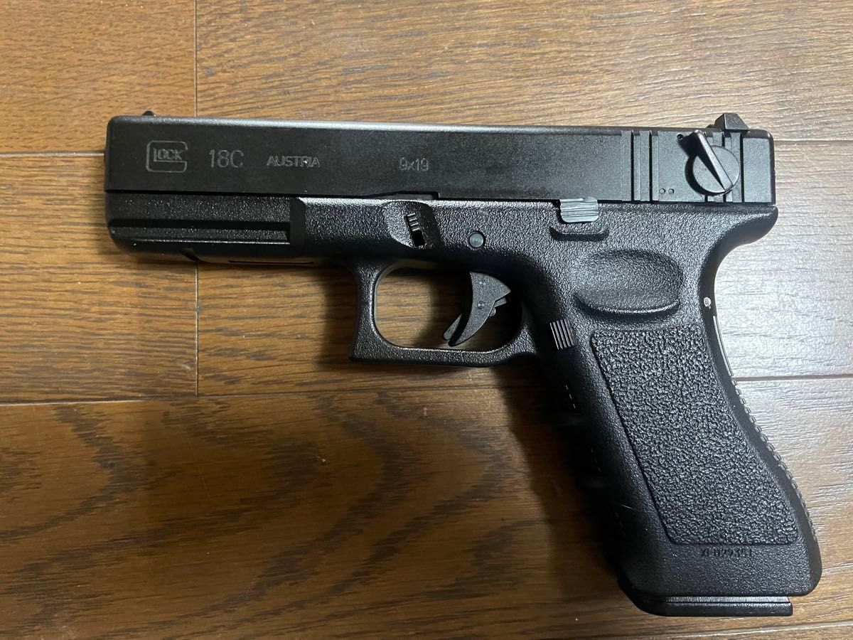 KSC G18C ガスガン マガジン3本 マガジンバンパー 他カスタムパーツ付き KSC G18C ガスガン マガジン3本 マガジンバンパー 他カスタム