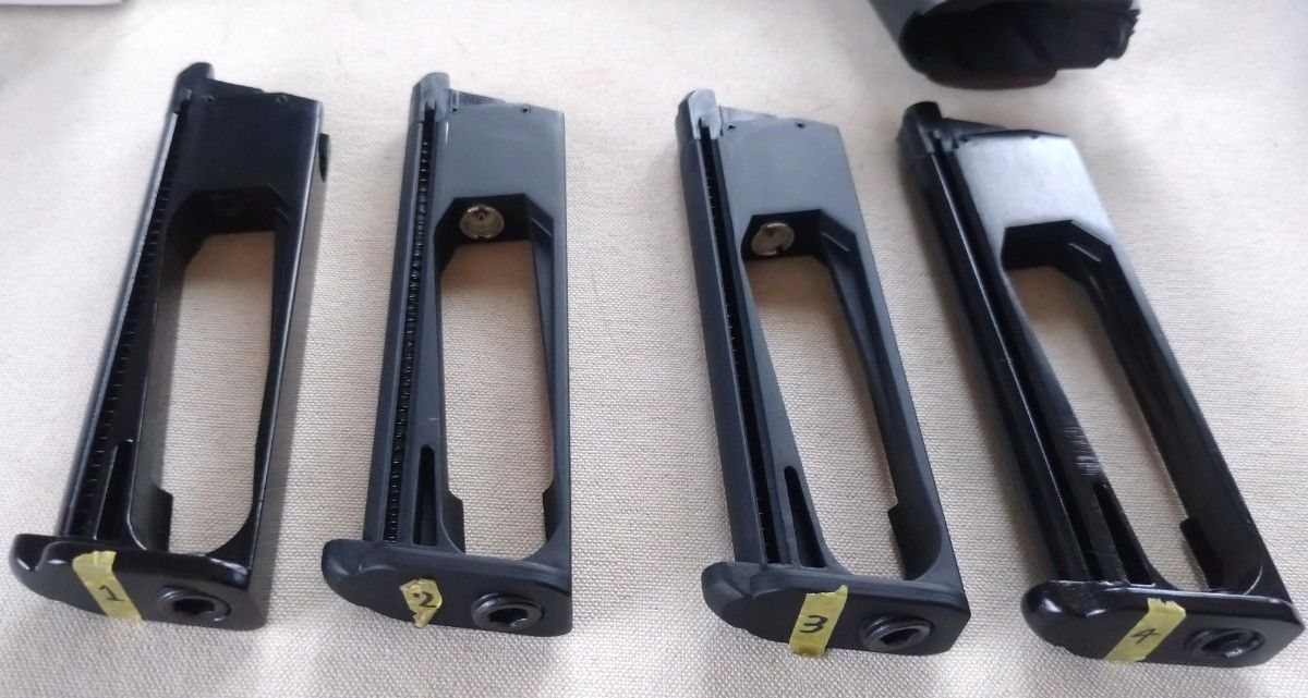 BATON M1911A1 Limited.2 co2 ガスブローバックガン　予備マガジン3本 & アモマックス CQCホルスター