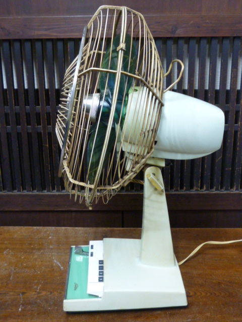 昭和レトロ　東芝 扇風機 Toshiba 東京芝浦電気 緑 グリーン アンティーク ディスプレイ 什器_画像3