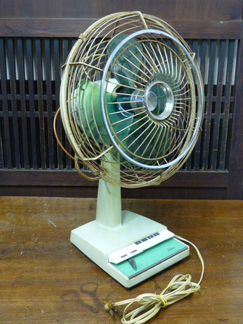 昭和レトロ　東芝 扇風機 Toshiba 東京芝浦電気 緑 グリーン アンティーク ディスプレイ 什器_画像1