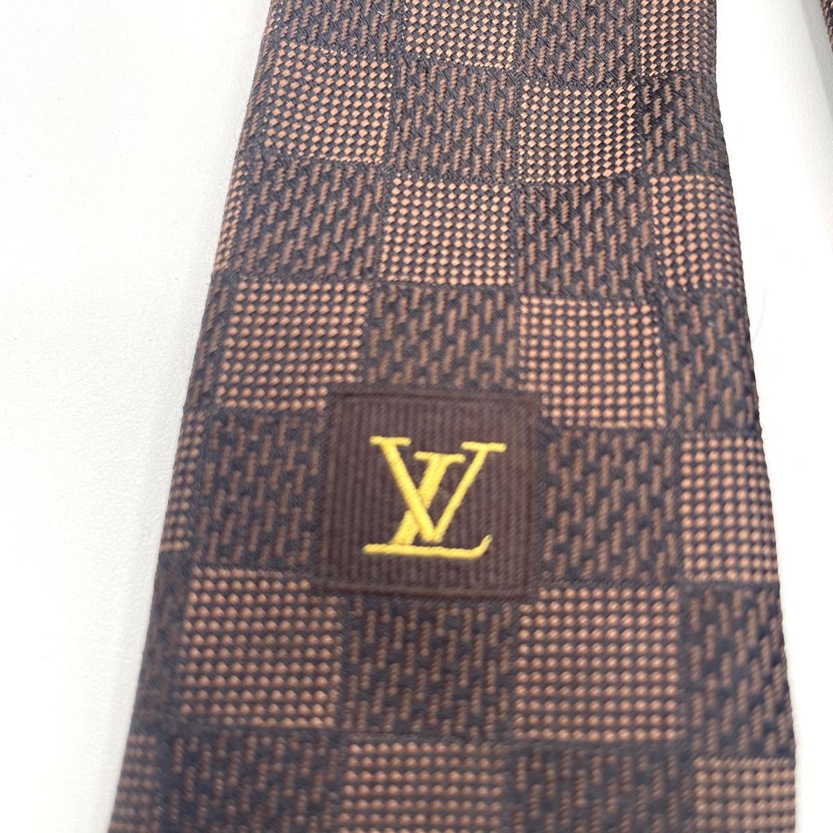【極美品】 人気柄Louis Vuitton ダミエパターン ネクタイ 茶色 極美品】 人気柄Louis Vuitton ダミエパターン ネクタイ 茶色