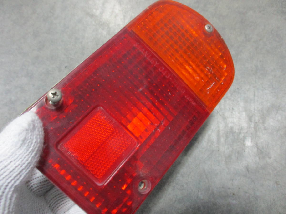  Minicab Truck U42T original rear left tail lamp U41T part removing car equipped rear left side tale lense brake lamp turn signal STANLEY 043-7156