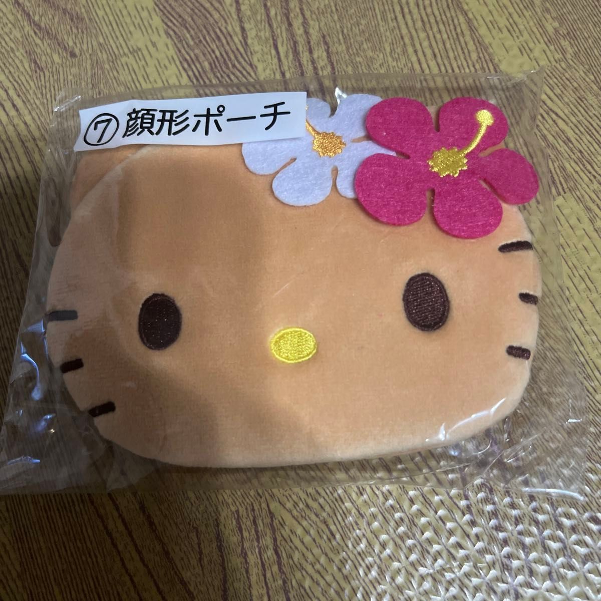 ハローキティ 1番くじ 日焼けキティぬいぐるみ 収納ボックス ポーチ グラス サンリオ ハローキティ 日焼けキティちゃん 一番くじ 顔形ポーチ