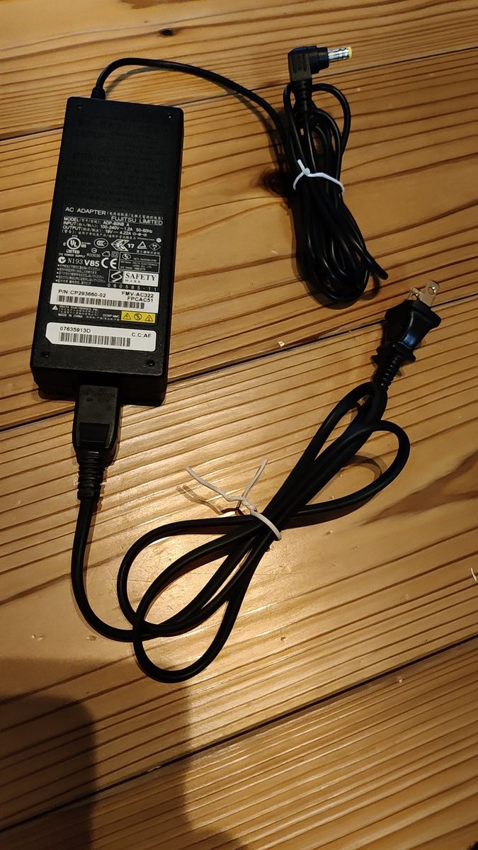 富士通ノートパソコン ACアダプター 19V4.22A