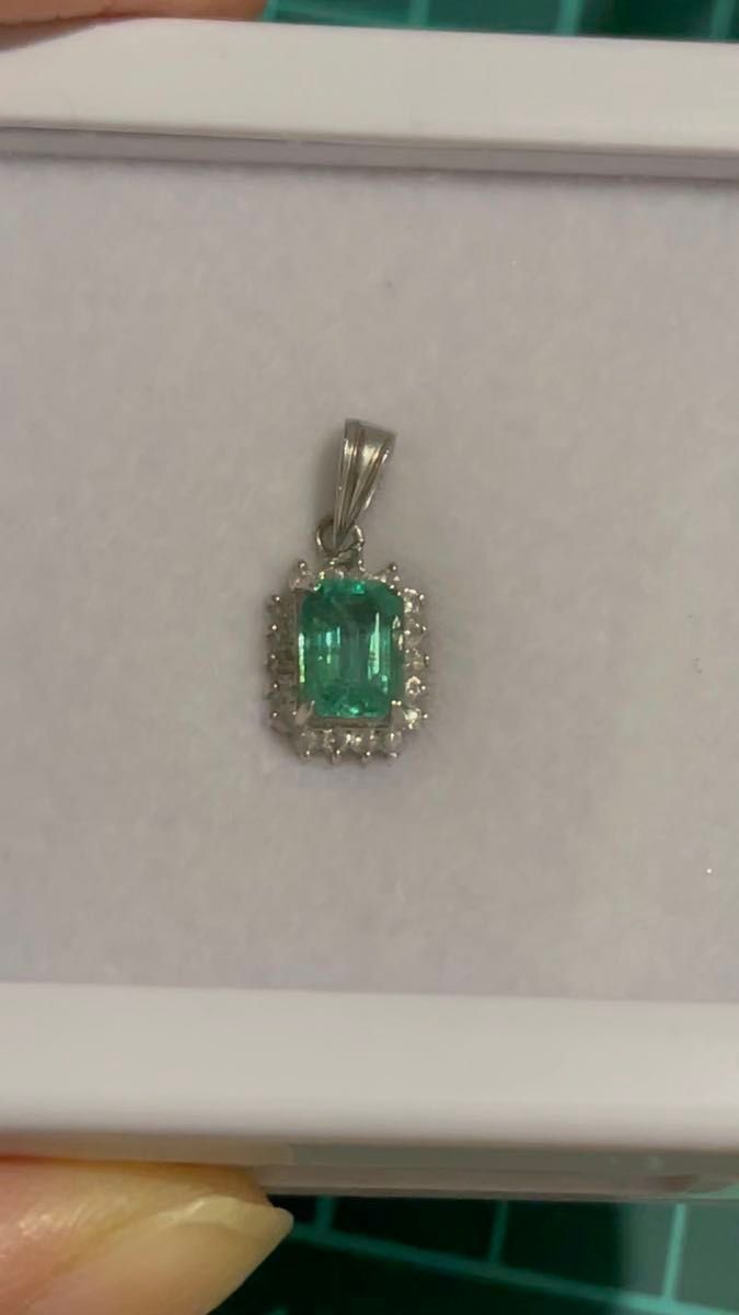 ^_^綺麗 エメラルド0.86ct ダイヤ pt850 ヘッド ペンダントトップ ダイヤモンド プラチナ 鑑別付