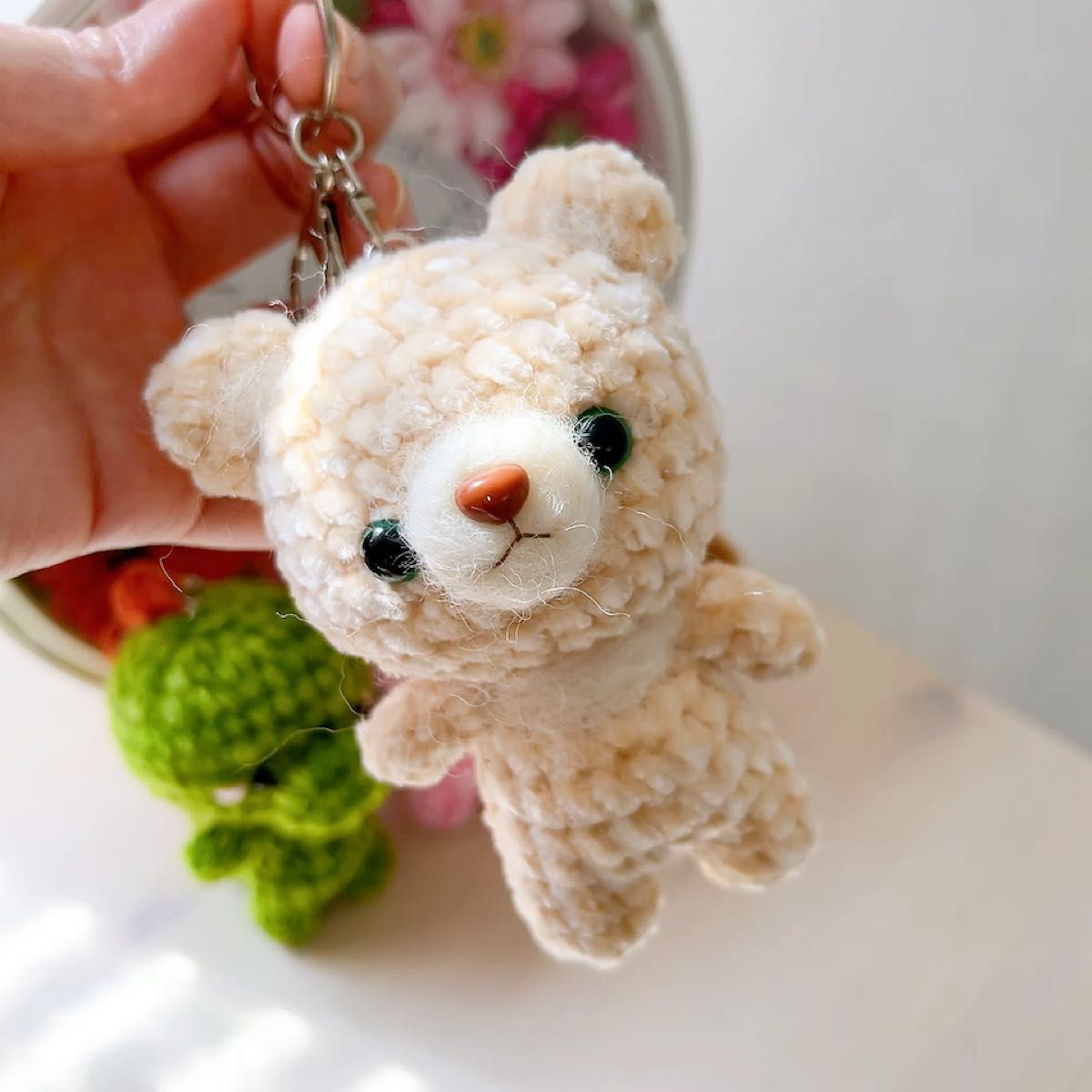 手編み クマ キーホルダー ベージュ あみぐるみ ぬいぐるみ バッグチャーム マスコット スクールバッグにも! ハンドメイド