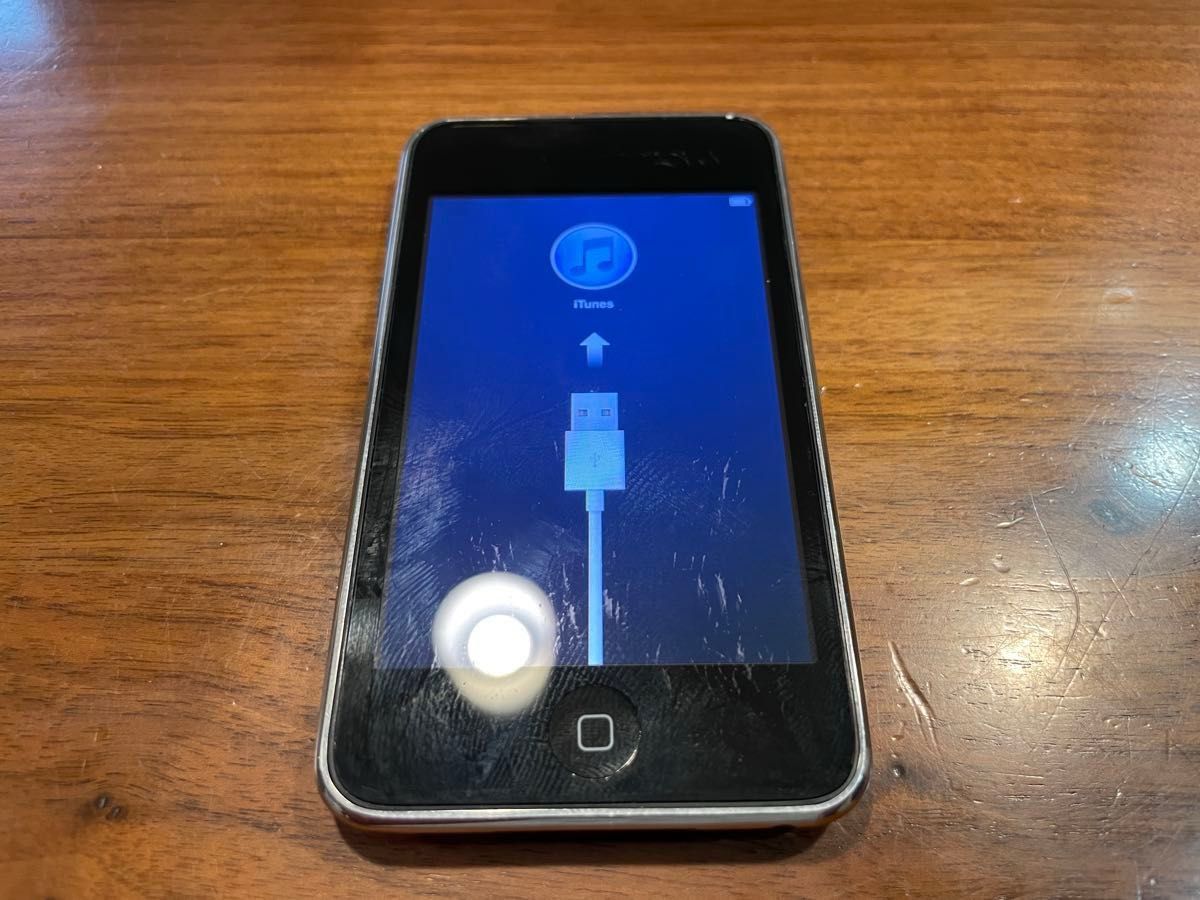 【中古】 Apple iPod touch第二世代A1288 16GB（ケーブル・シリコンケース付）