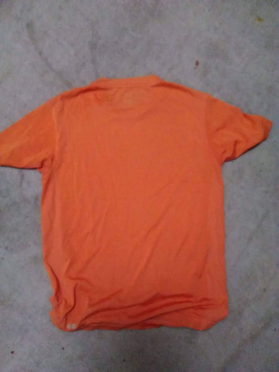 中古 ユニクロ Tシャツ オレンジ系　サイズS 匿名配送_画像4