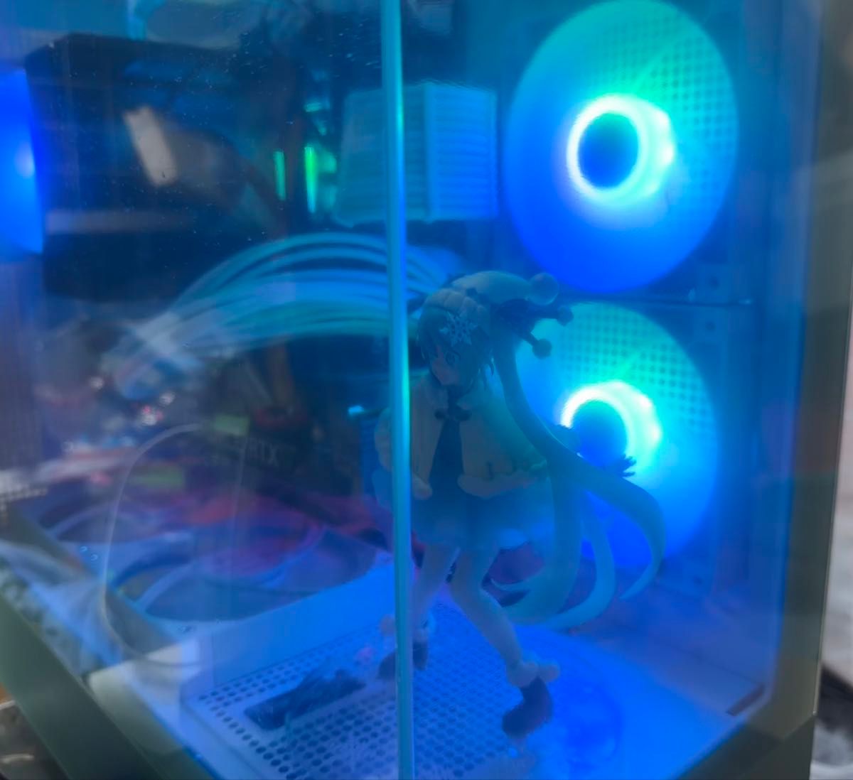 この色好き?Ryzen7 7700 RTX3070 SN7100 1T 満足間違いなし!!