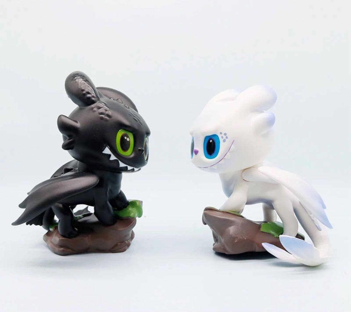 ヒックとドラゴン トゥース&ライト・フューリー フィギュア 2体セット即購入OK ヒックとドラゴン トゥース&ライト・フューリー フィギュア 2体