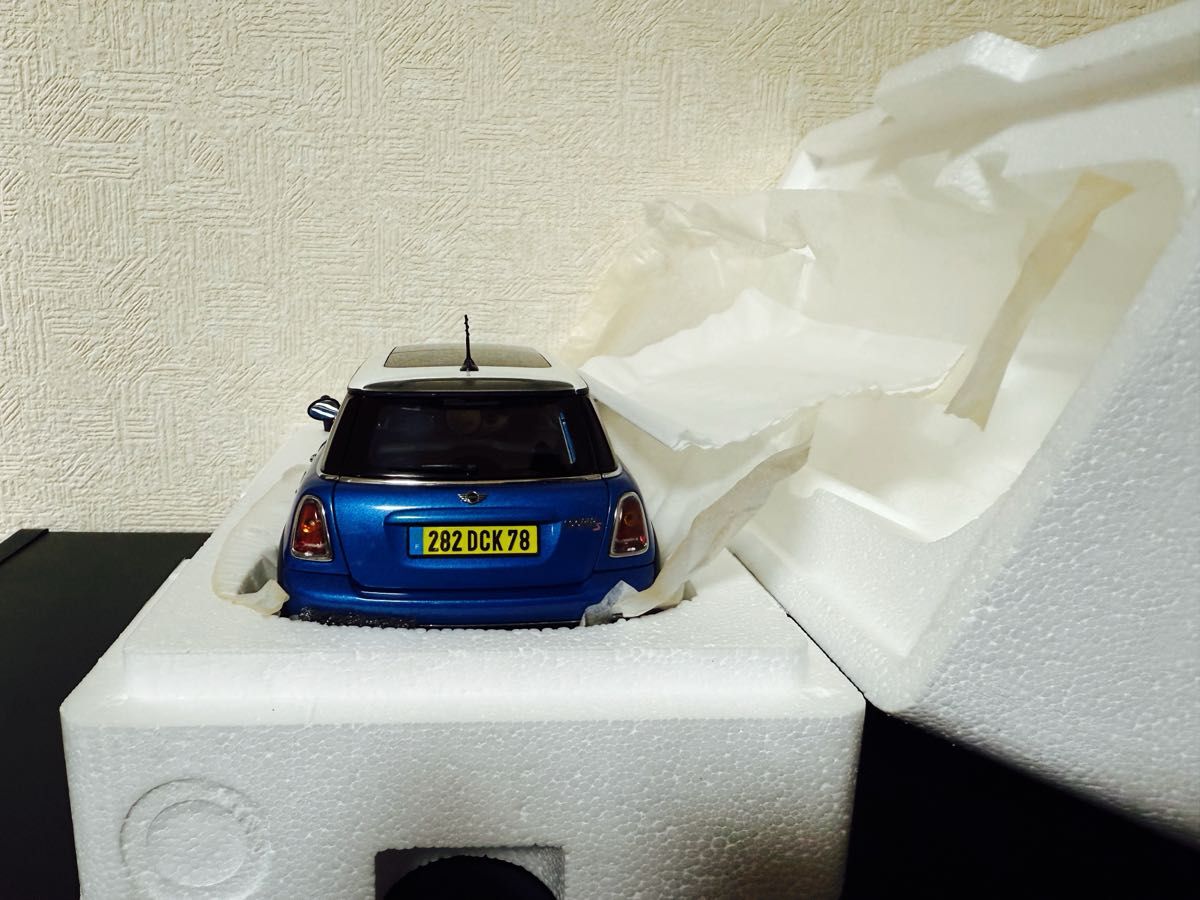 激レア!極美品!新品同様!MINI S ディーラー購入品!ミニチャンプス! 激レア 極美品 新品同様 MINI S R56 ディーラー購入品