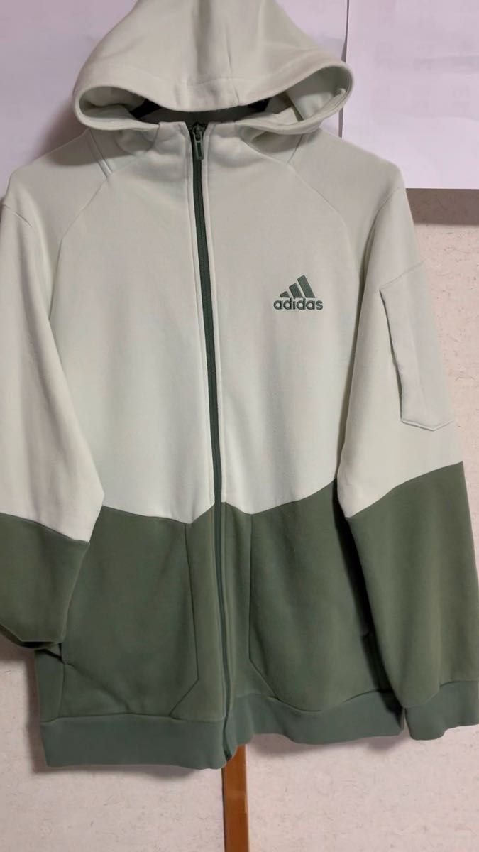 adidas アディダス★ジップアップパーカー ☆グリーン系★サイズ*メンズLサイズ(175/96A)◎左腕にもポケット☆