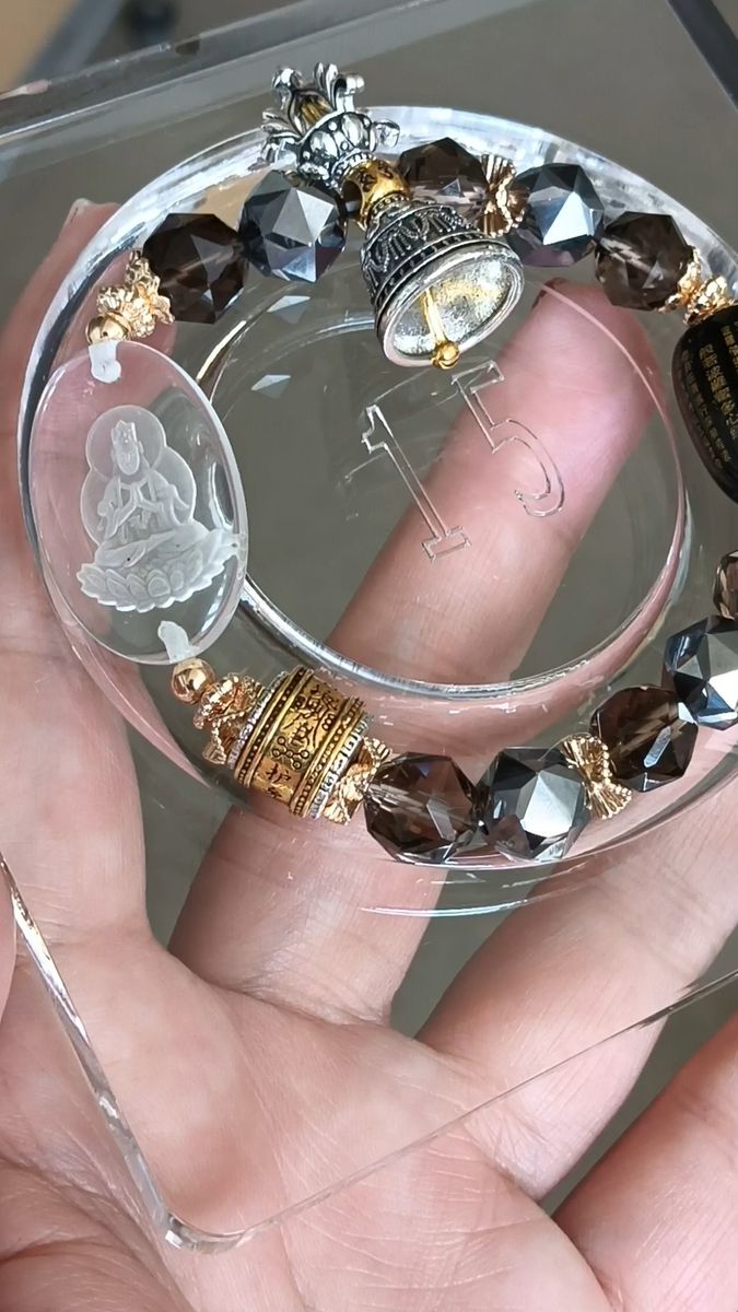 神々しい!!水晶阿弥陀如来彫りプレートとスモーキーカット、テラヘルツカットとオニキス般若心経プリントのブレス内径約16.5センチ