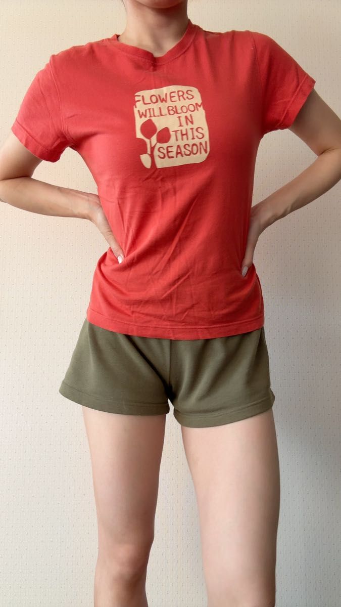レッドTシャツ ロゴ入り