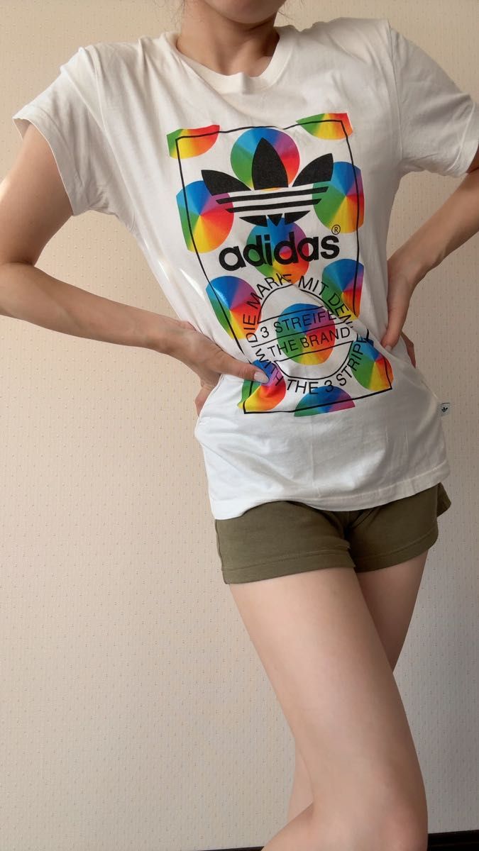 adidas レインボーロゴTシャツ ホワイト