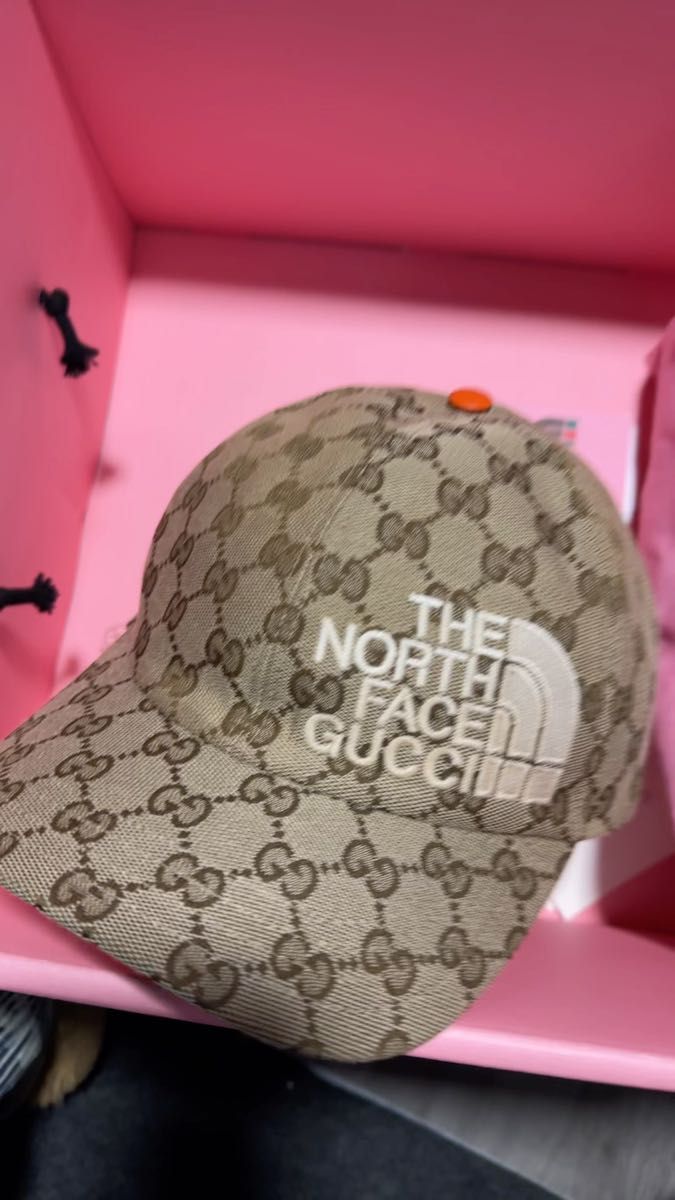 GUCCIザノースフイスキャップ
