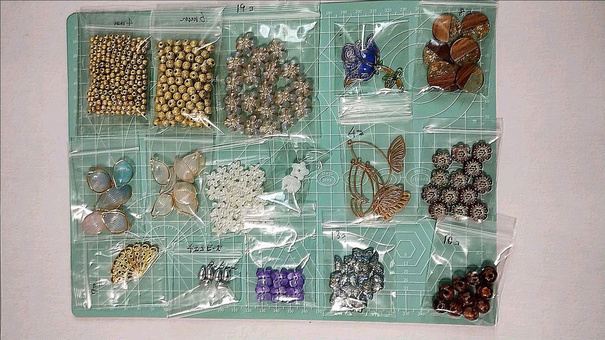 チェコビーズ・メタルチャーム・メタルビーズ・アクリルビーズ・アクリルチャーム・ウッドビーズ★福袋セット ハンドメイド