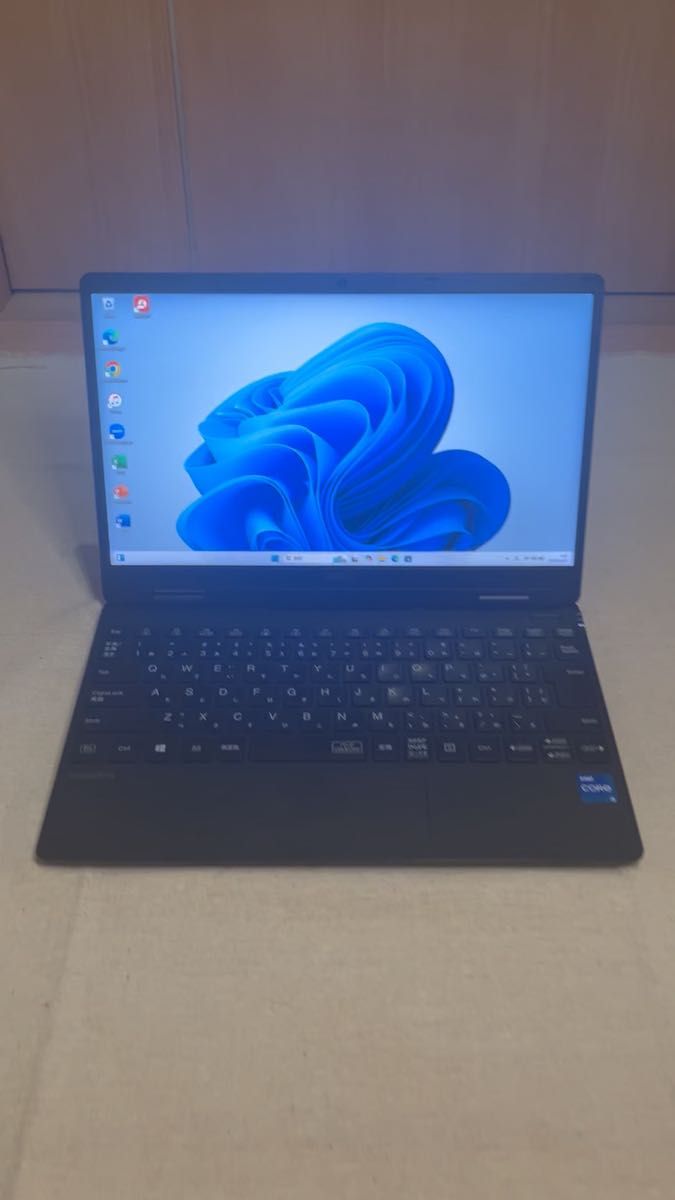 F-7/超軽量947g・薄型/11世代i5-1130G7/SSD256/8GB
