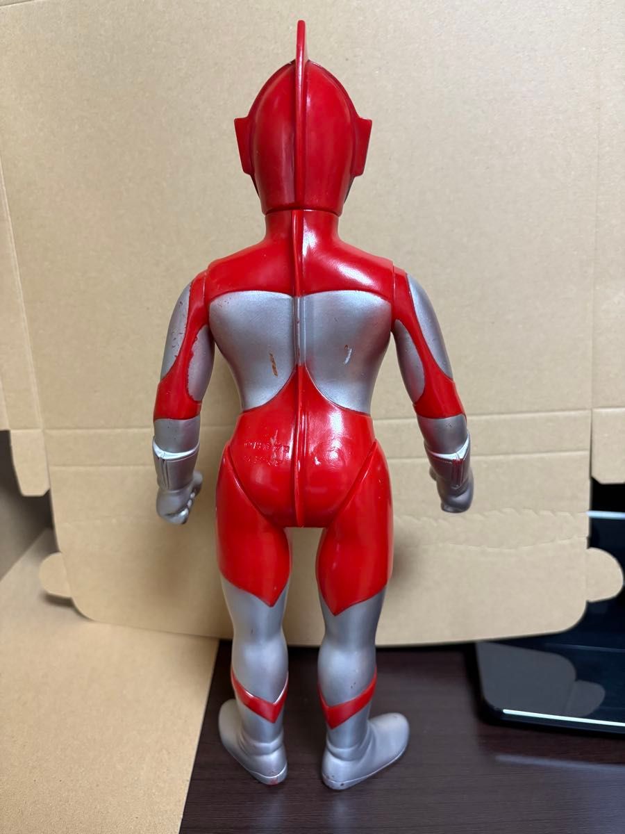 当時物 ウルトラマン ビッグサイズ ソフビ 高さ 約30センチ バンダイ製です。 当時物 ウルトラマン ビッグサイズ ソフビ 1988 高さ 約30センチ