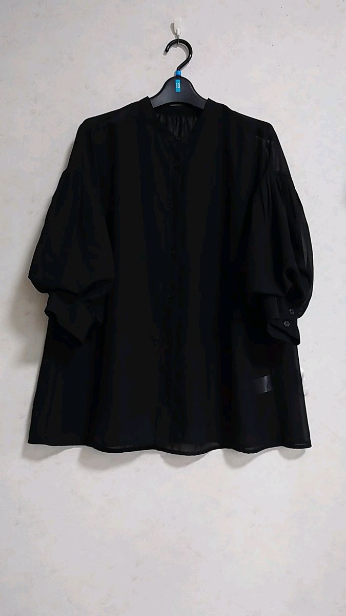 シースルー 黒シャツ
