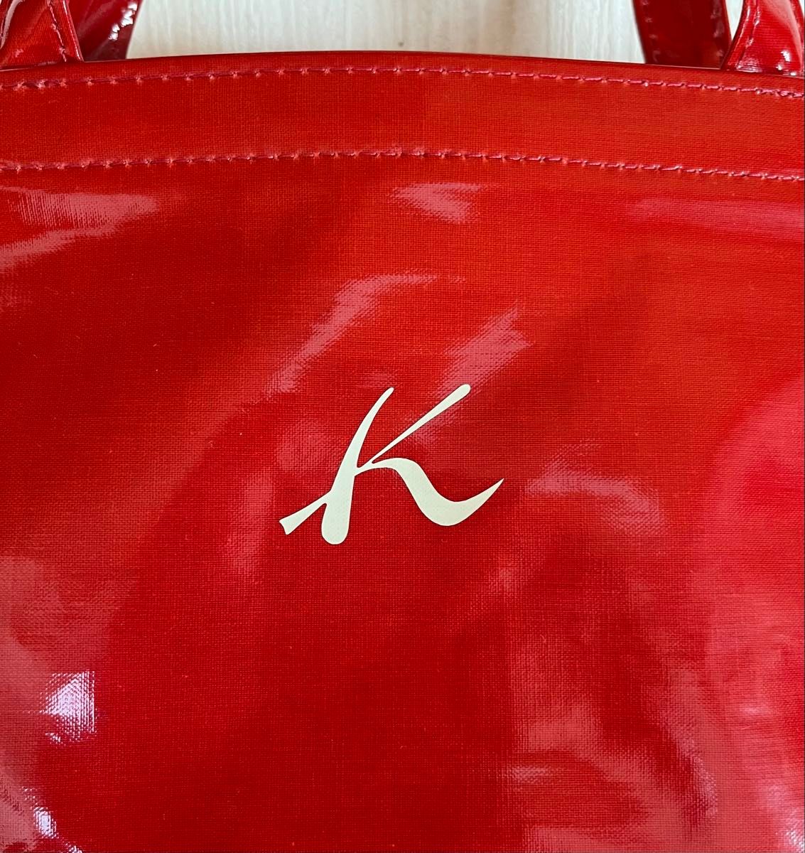 美品&希少❣️キタムラ トートバッグ A4収納 Kロゴ 赤 ポーチ付 キタムラ Kitamura 2way エナメルトートバッグ Kロゴ入り 赤