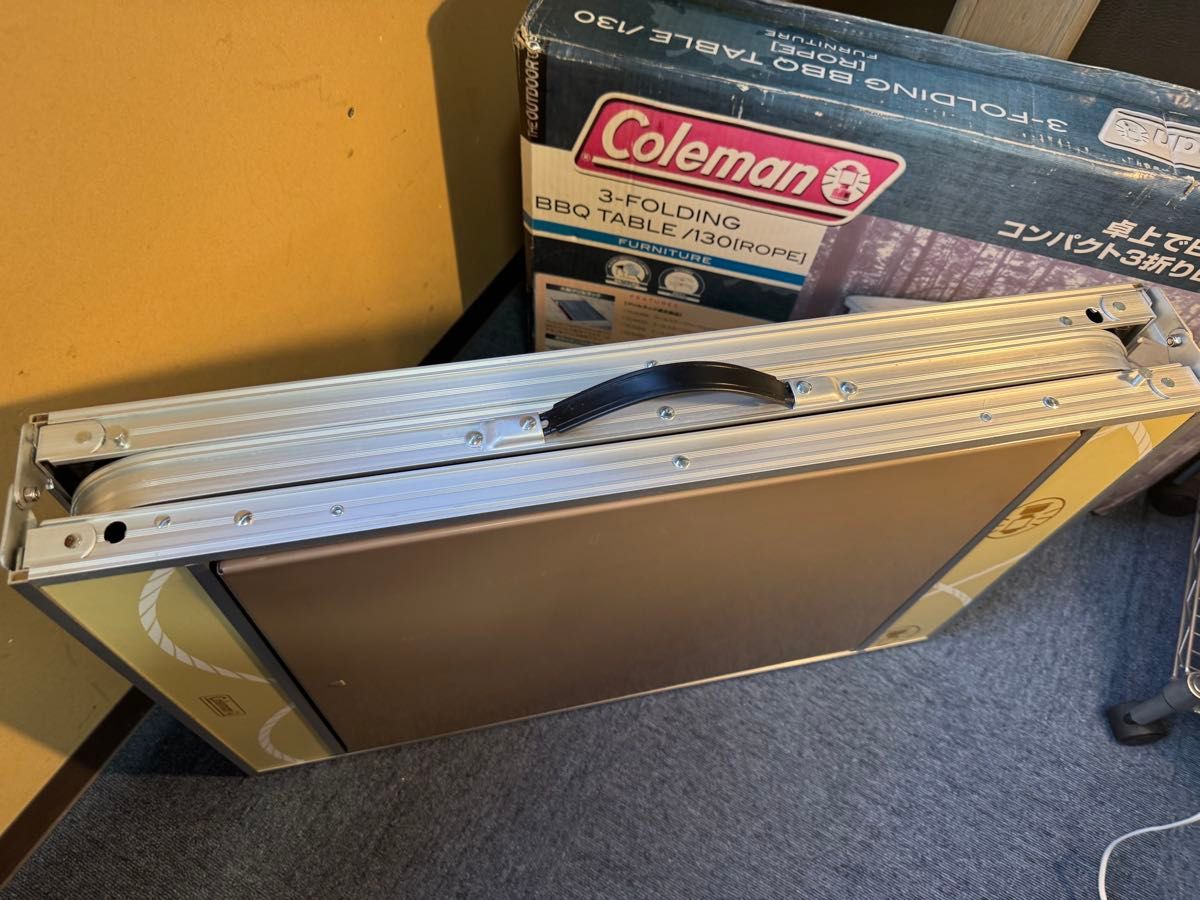コールマン 三折BBQテーブル/130(ロープ) コールマン Coleman 3-FOLDING BBQ TABLE 130 キャンプ