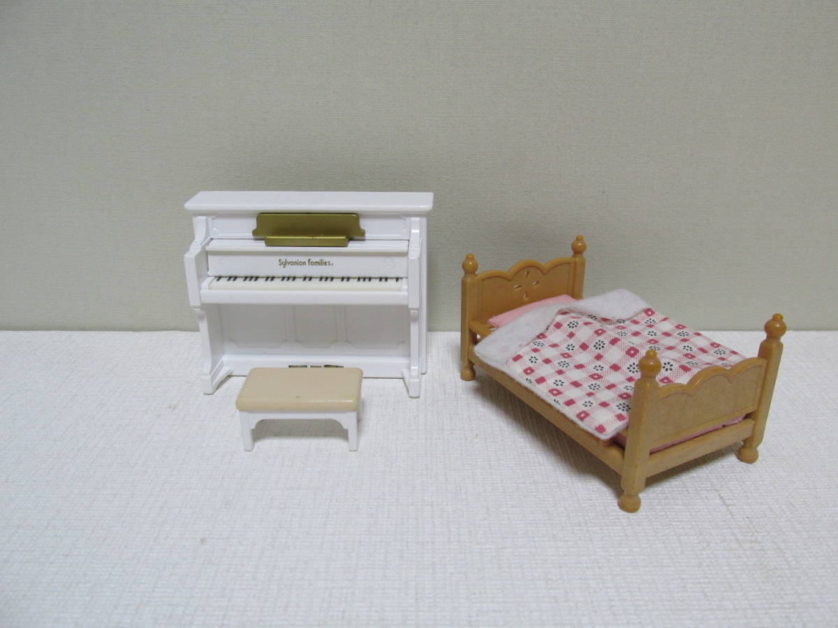 ヤフオク シルバニアファミリー 勉強机 ピアノ ベッド