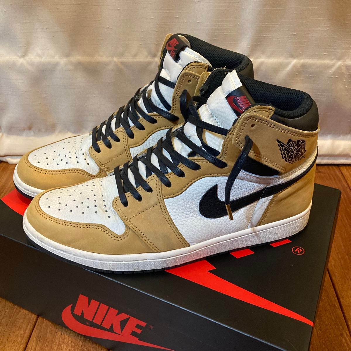 AIR JORDAN 1 RETRO HIGH OG "ROOKIE OF THE YEAR" 555088-700 (ゴールデンハーベスト/セイル/ブラック)