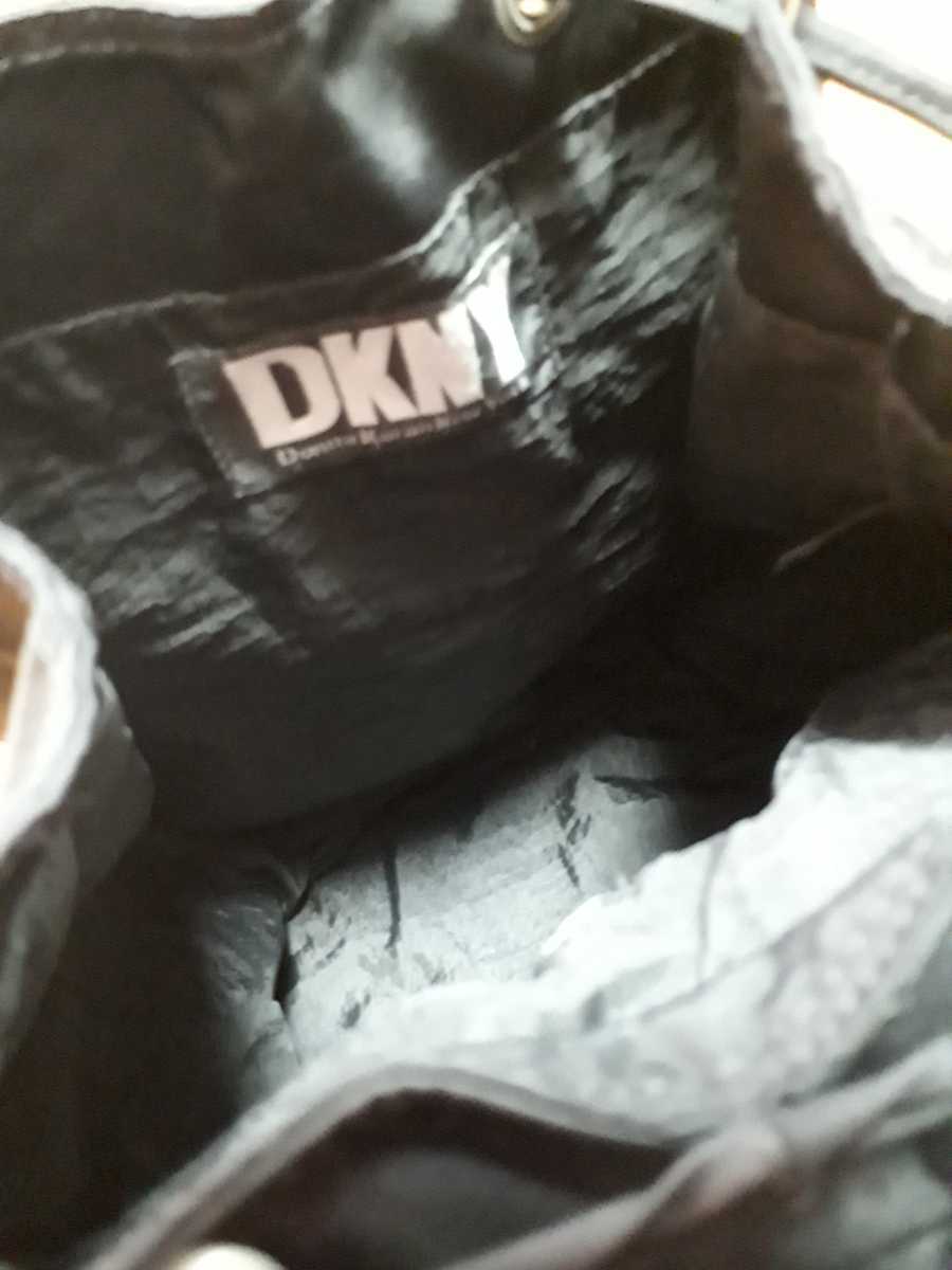 ◆送料無料◆DKNY(DONNA KARAN NEW YORK)◆背面ジップ バックパック リュック 厚手ナイロン 取っ手付　黒