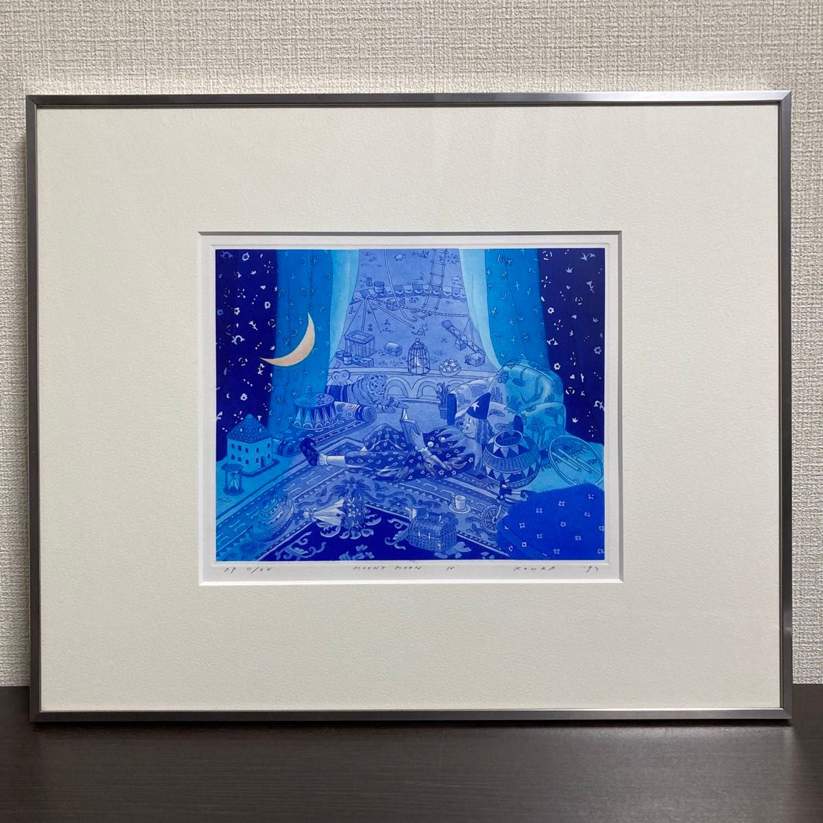 キャプロン、ブルーの屋根の家、希少画集画、版上サイン入 額付 真作保証】小浦昇「MOONY MOON IV」銅版画 直筆サイン 版画 額装