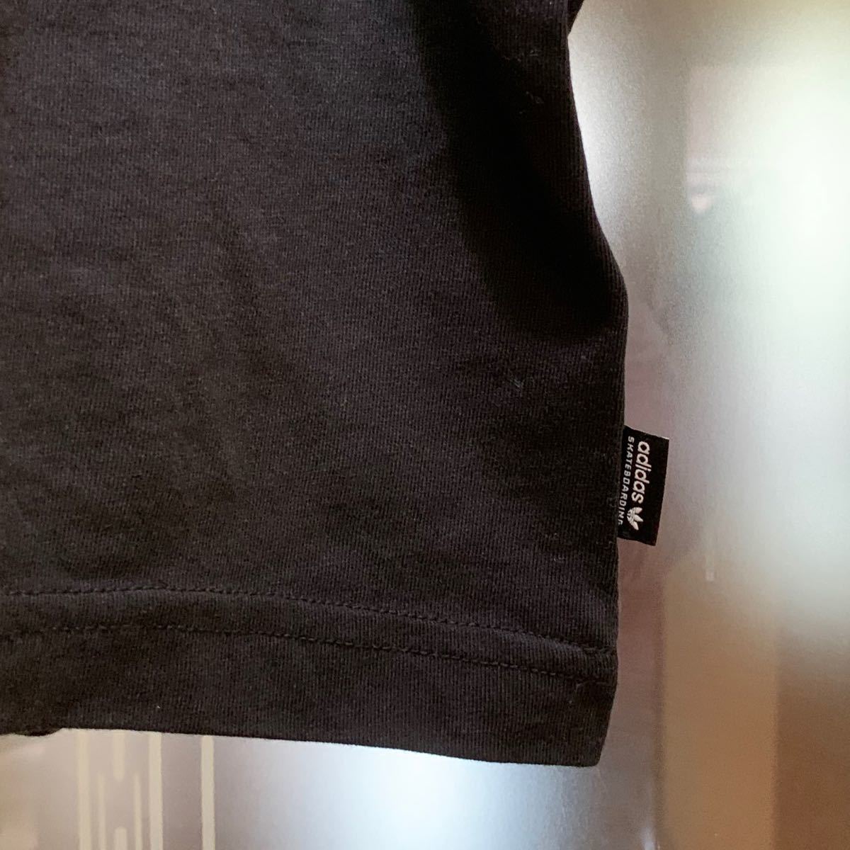 アディダス プリント Tシャツ 黒 Lサイズ 半袖 中古品 胸のロゴが可愛い！