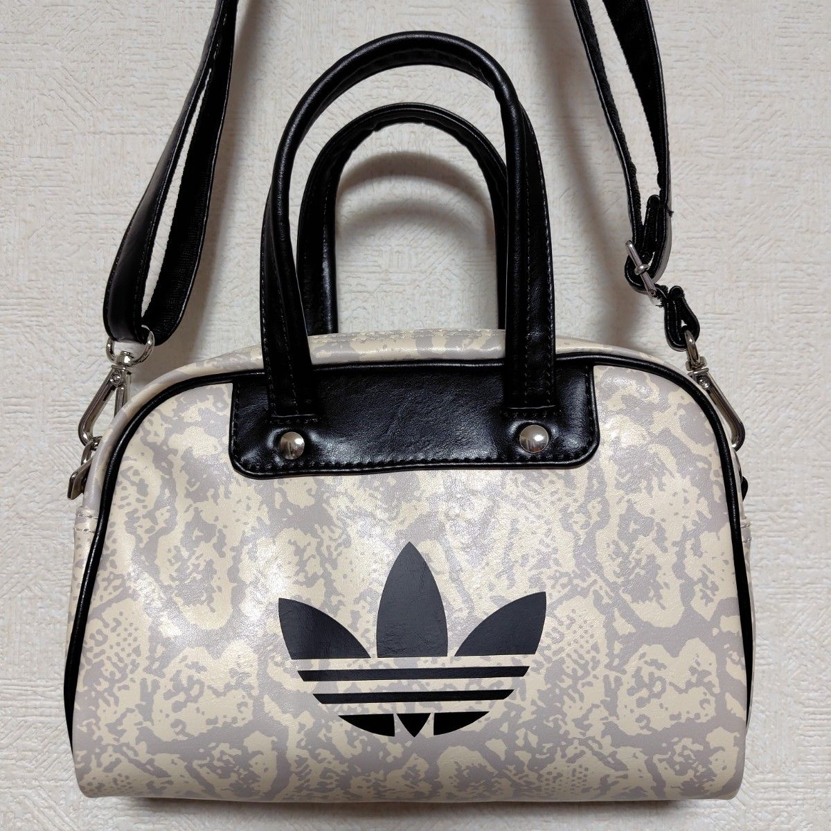 adidas ミニボーリングバッグ スネーク 完売 adidas アディダス Snake Mini Bowling Bag スネーク ヘビ柄