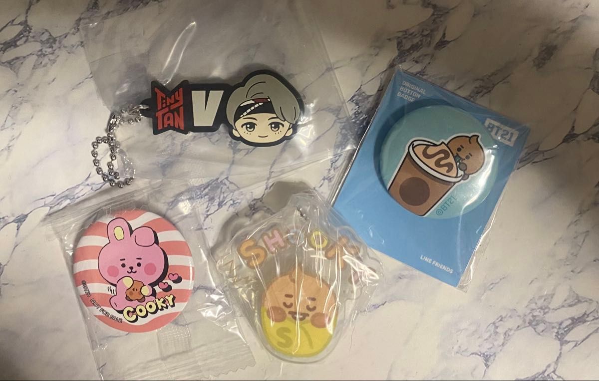 BTS TinyTAN V BT21 キーホルダー 缶バッジ 4個セット|Yahoo BTS TinyTAN V BT21 キーホルダー 缶バッジ 4個セット|Yahoo
