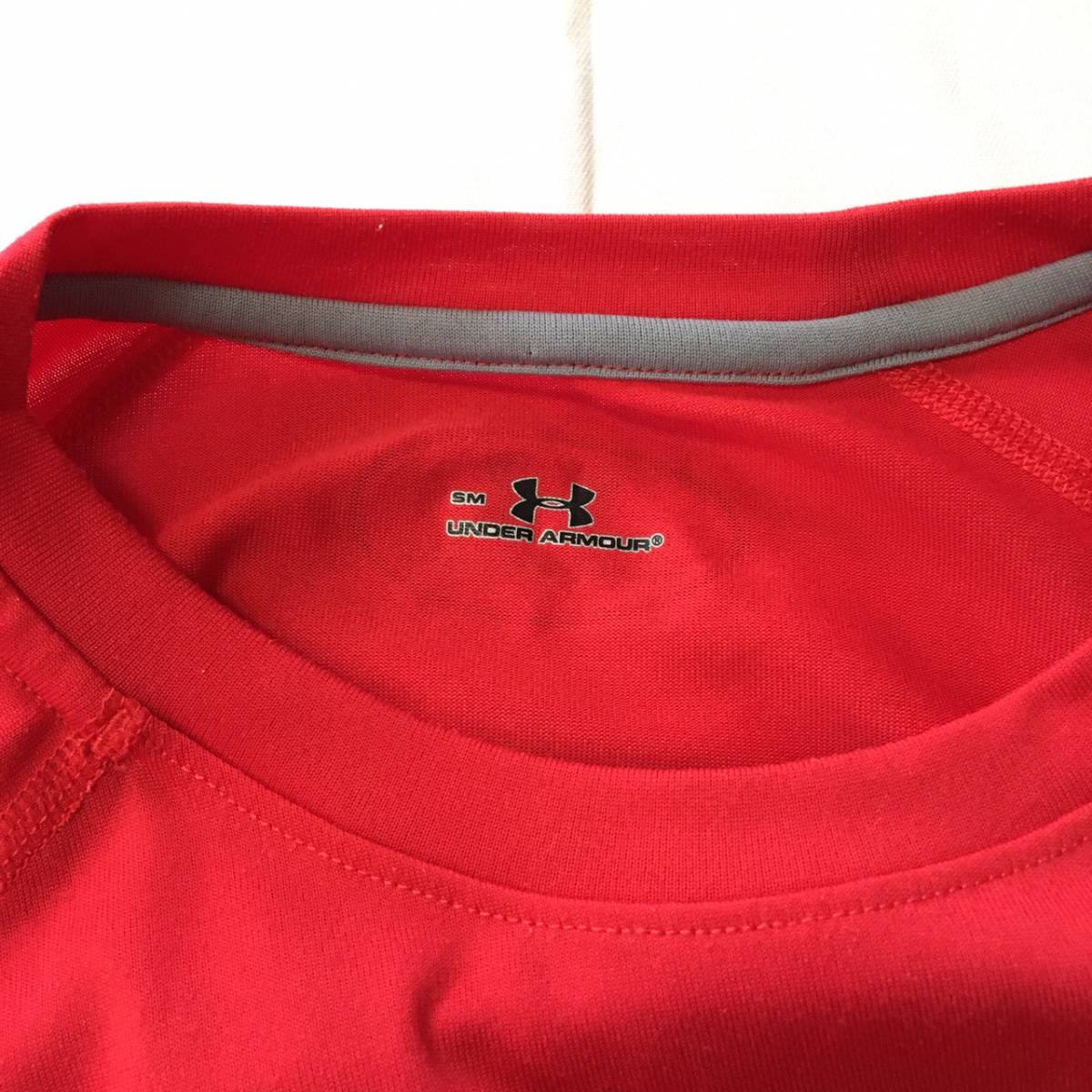 UNDER ARMOUR・半袖Tシャツ （表記SM)　赤　ポリエステル100％　アンダーアーマー_画像5