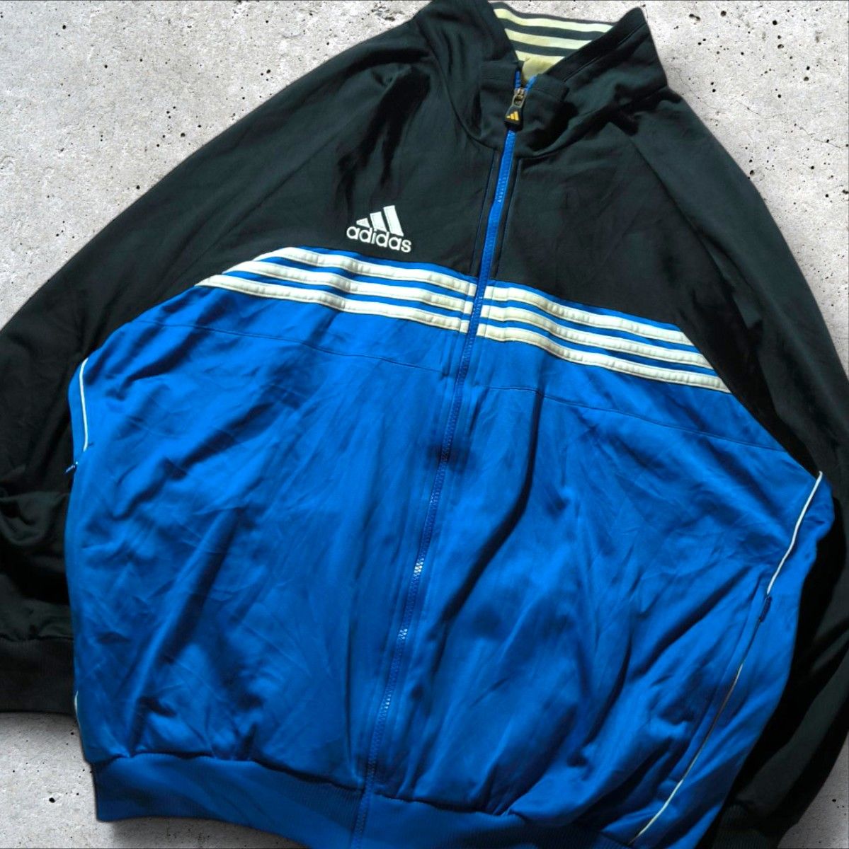 adidas ナイロンジャケット 90s XL 刺繍デカロゴ 万国旗 90sadidasアディダストラックジャケット刺繍ロゴチームロゴ青黒